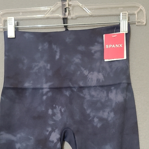 SPANX Look At Me Now Ecocare Deep Blue Tie-Dye Ankle Leggings - Size Medium - Picture 4 of 12